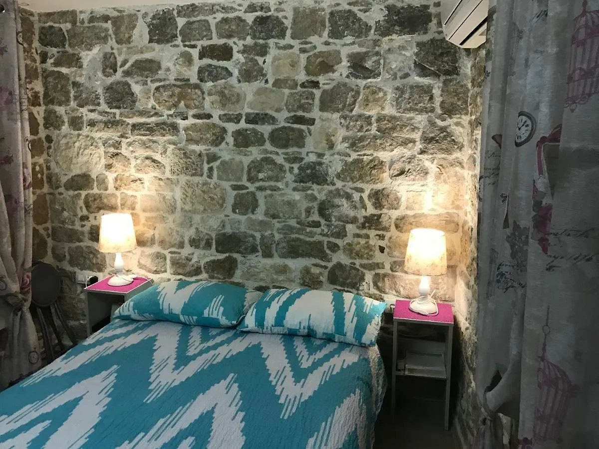 Room N&M Split